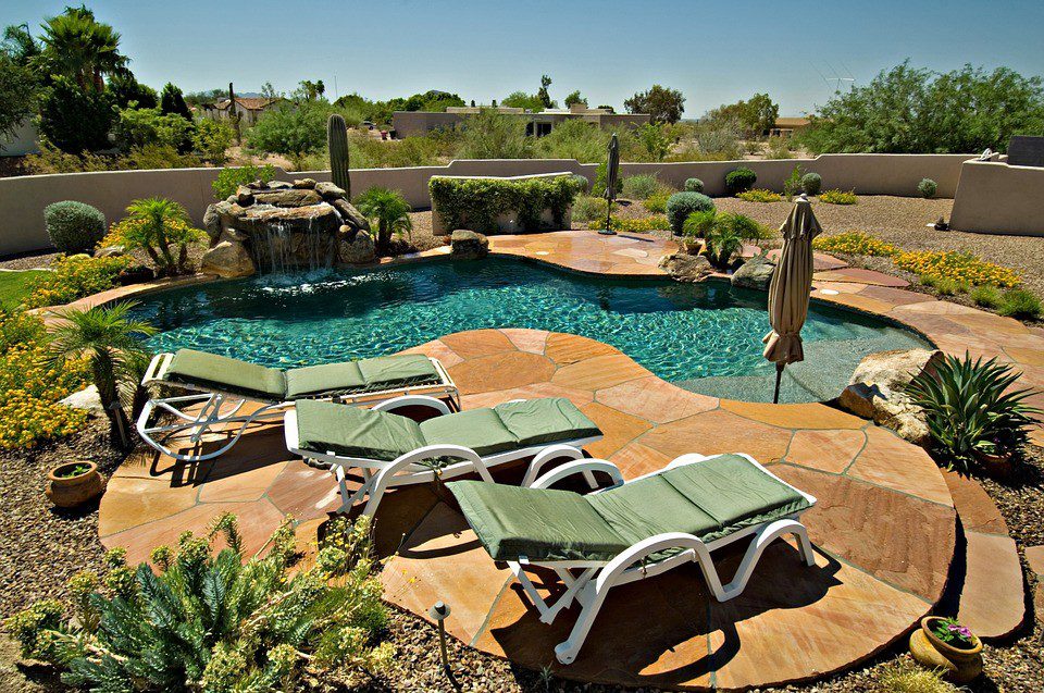 X best Ways To Decorate Your Pool 